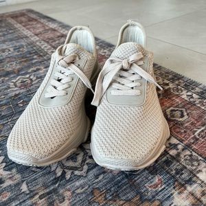 beige grey sneakers men